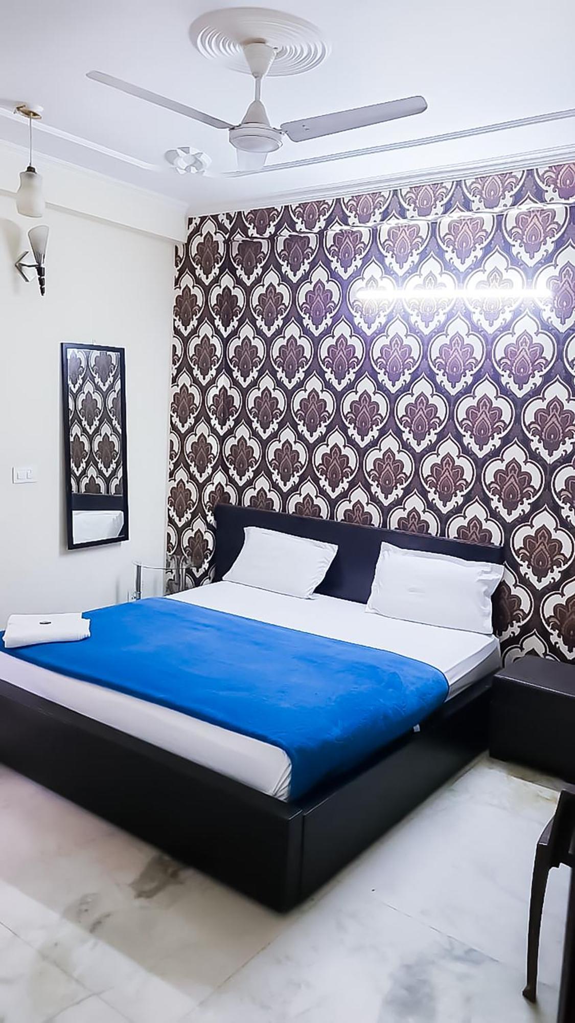 Hotel Deluxe In Cr Park 3*